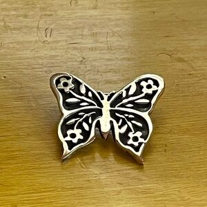 Vintage 925 filigree butterfly pendant/brooch w/floral motif